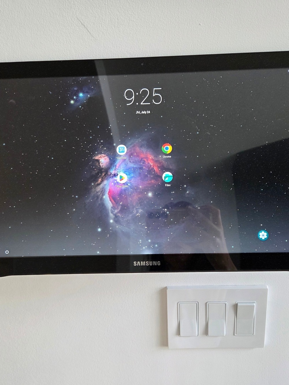 Samsung Galaxy View 18.4" Smart Tablet / Display – Updated Android 8.1